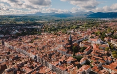 Photo de la ville de Riom en panoramique.