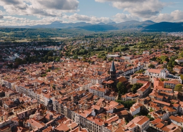 Photo de la ville de Riom en panoramique.