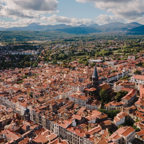 Photo de la ville de Riom en panoramique.