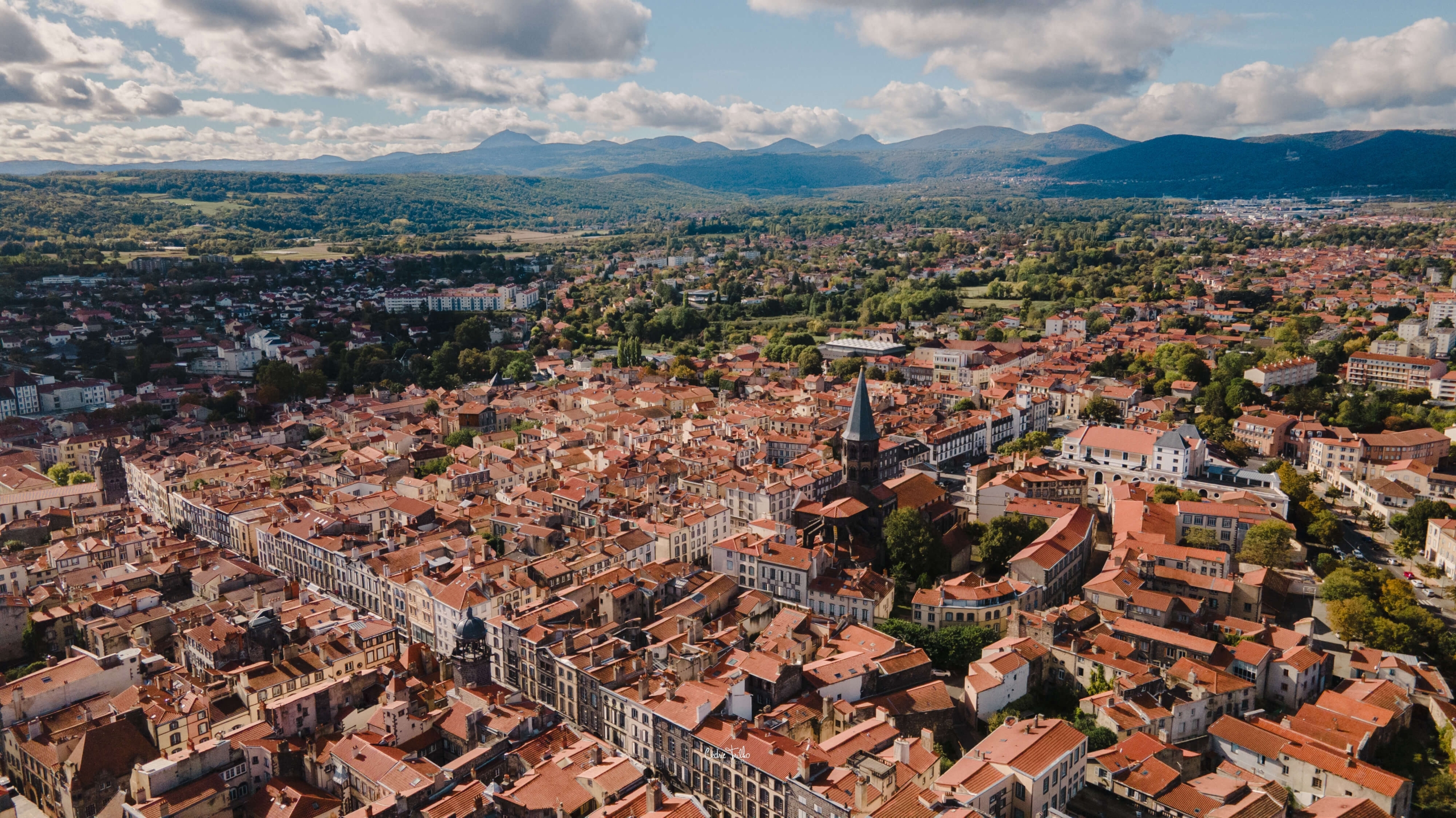 Photo de la ville de Riom en panoramique.